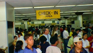 チェックインカウンター